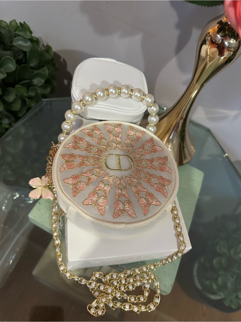 Dior 2026 Spring Limited Edition Butterfly Embroidery Cosmetic
Round Pouch-NIB - Picture 4 of 17